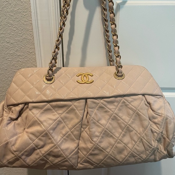 Authentic Chanel Iridescent calfskin Chic quilt bowling bag - Picture 2 of 16